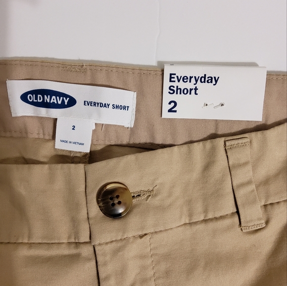 NWT! OLD NAVY EVERYDAY SHORT KHAKI SIZE 2 - Picture 6 of 8